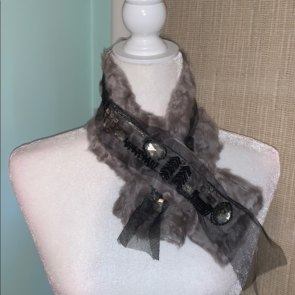 Hettabretz silk and lamb scarf accessory